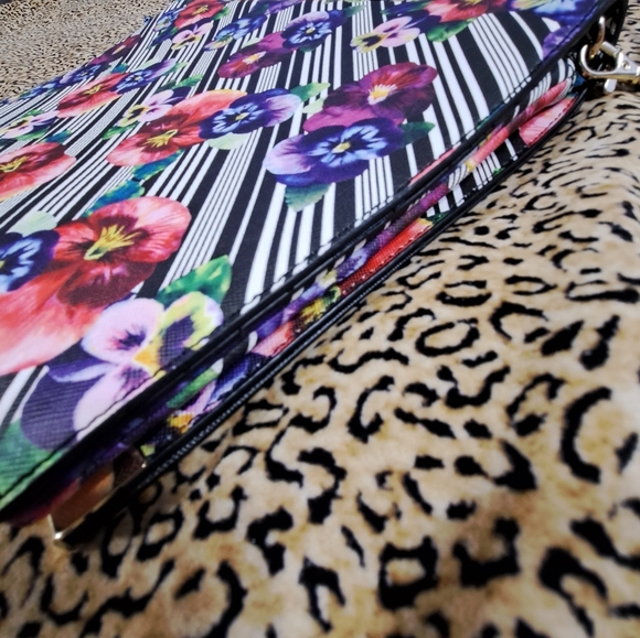 💥3/$25💥 NWOT ALDO FLORAL + STRIPED ENVELOPE CROSSBODY/CLUTCH - Picture 9 of 13